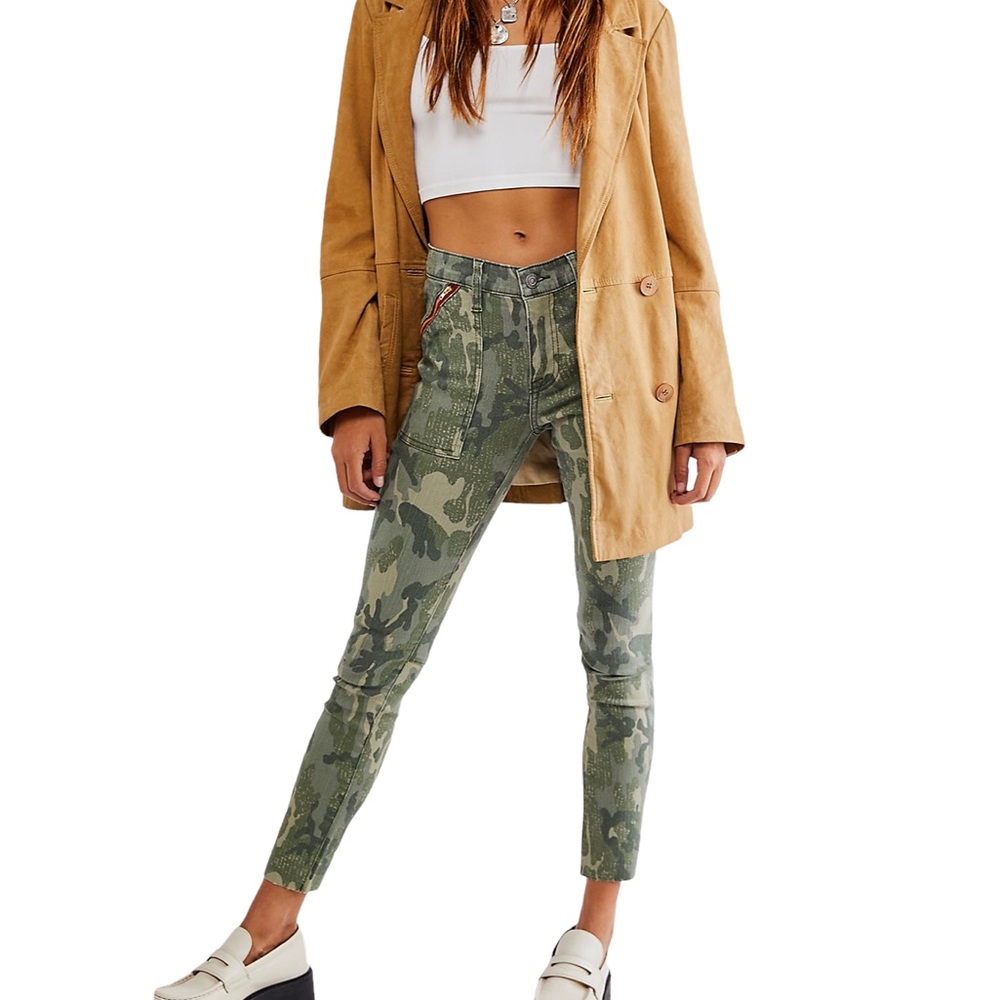 • Free People • Chop Pocket CAMO Skinny Jeans
